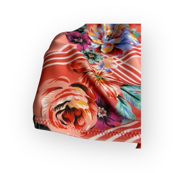 Minkpink ☀︎︎ High Neck Lace Up Back Halter Bikini Top ☀︎︎ Pink Floral Print ☀︎︎ - Picture 3 of 16